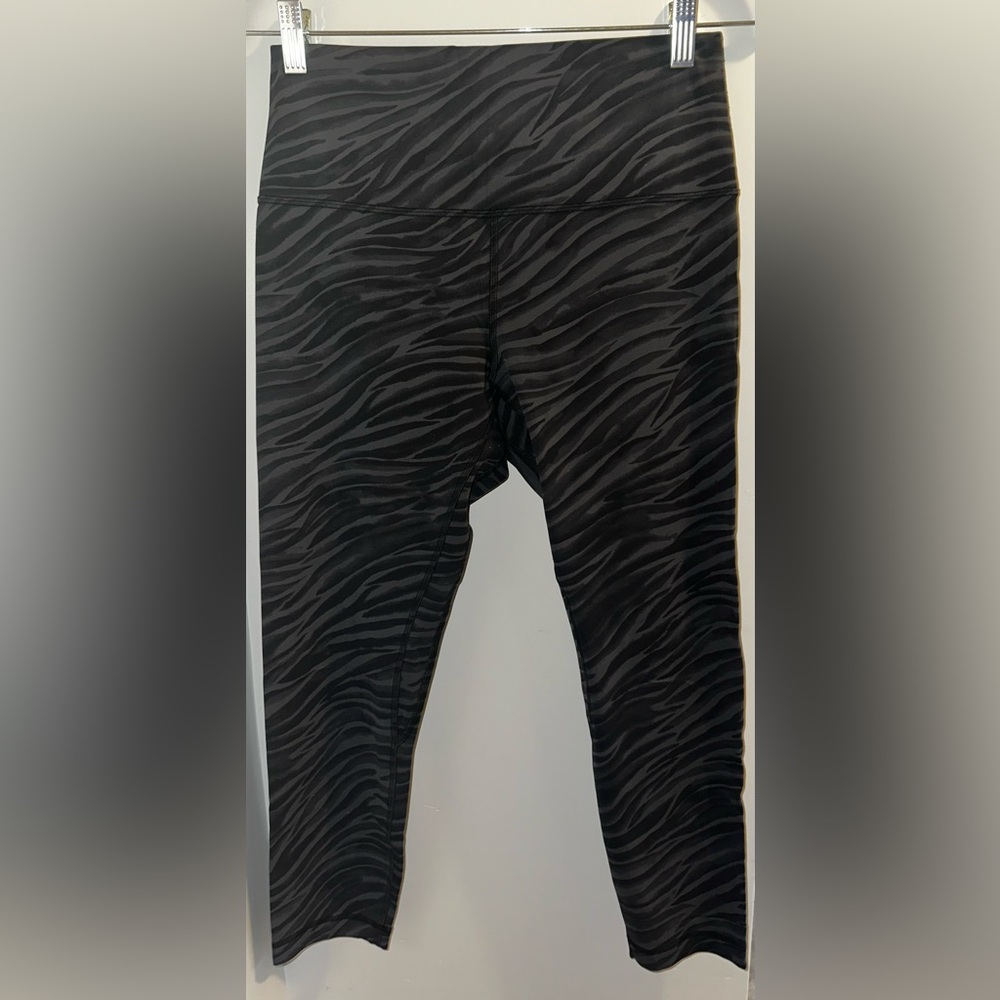 Women’s Lululemon Sz 10 Leggings. 23” inseam